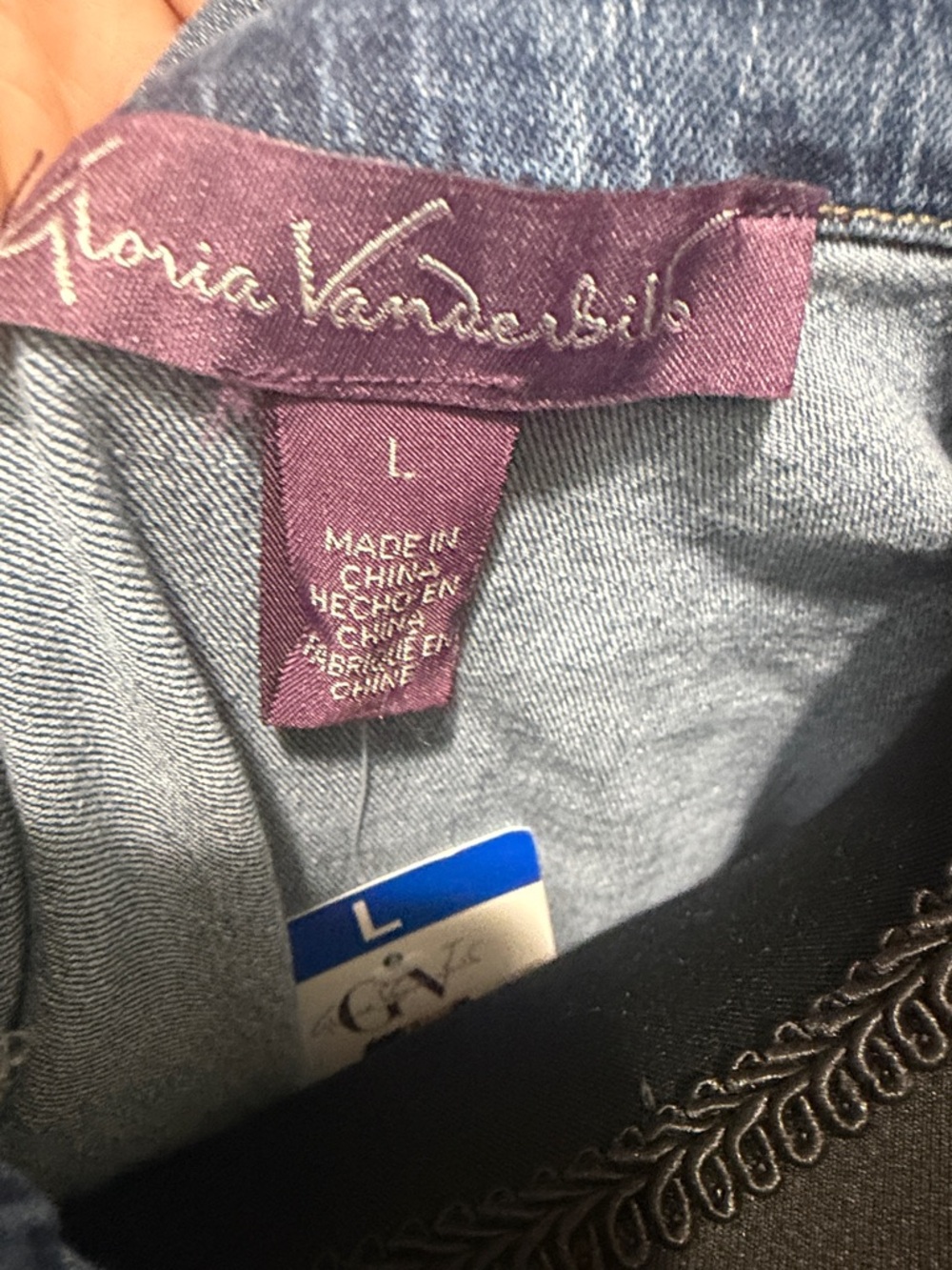 Gloria Vanderbilt Purple Tag with Blue and Black Fabric - Picture 2 of 2